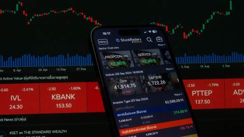 AI Selloff Drags Wall Street and Seoul Down