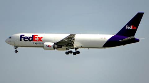 FedEx Earnings Beat Sends Stock Down on Weak Outlook